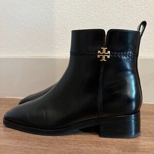 Tory Burch Everly Flat Ankle Boot Side Zip 137752 Perfect Black Gold Logo 8.5 Sz